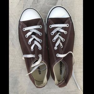 Women’s or youth Converse Size 5